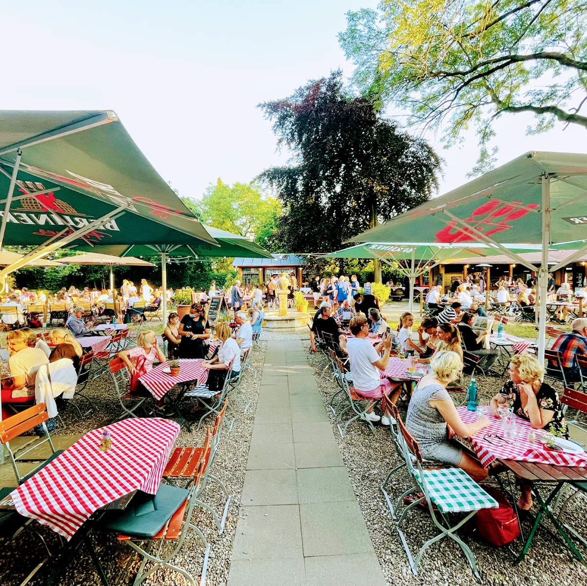 Alter Krug Dahlem – Atmosphäre in Berlin
