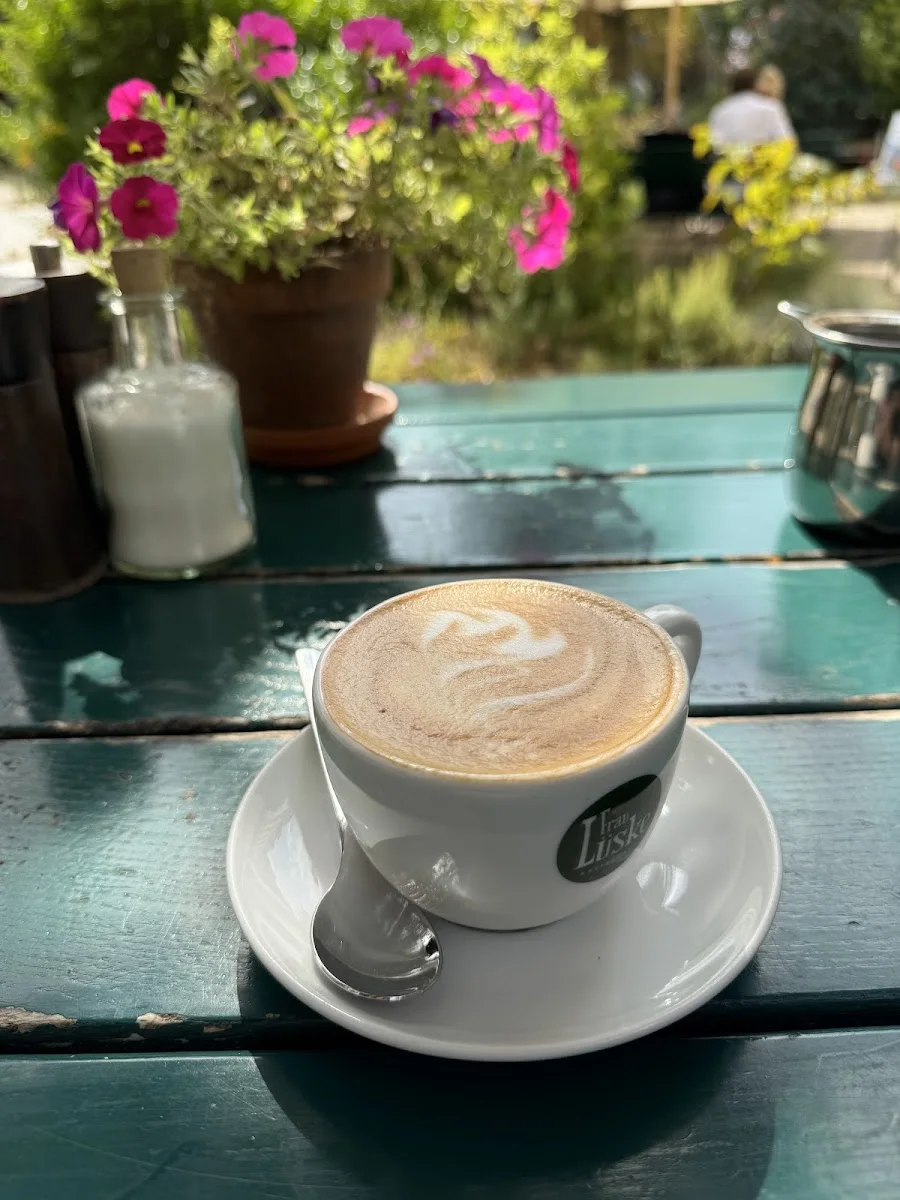 Frau Lüske Kaffeehaus – Cappuccino in Berlin