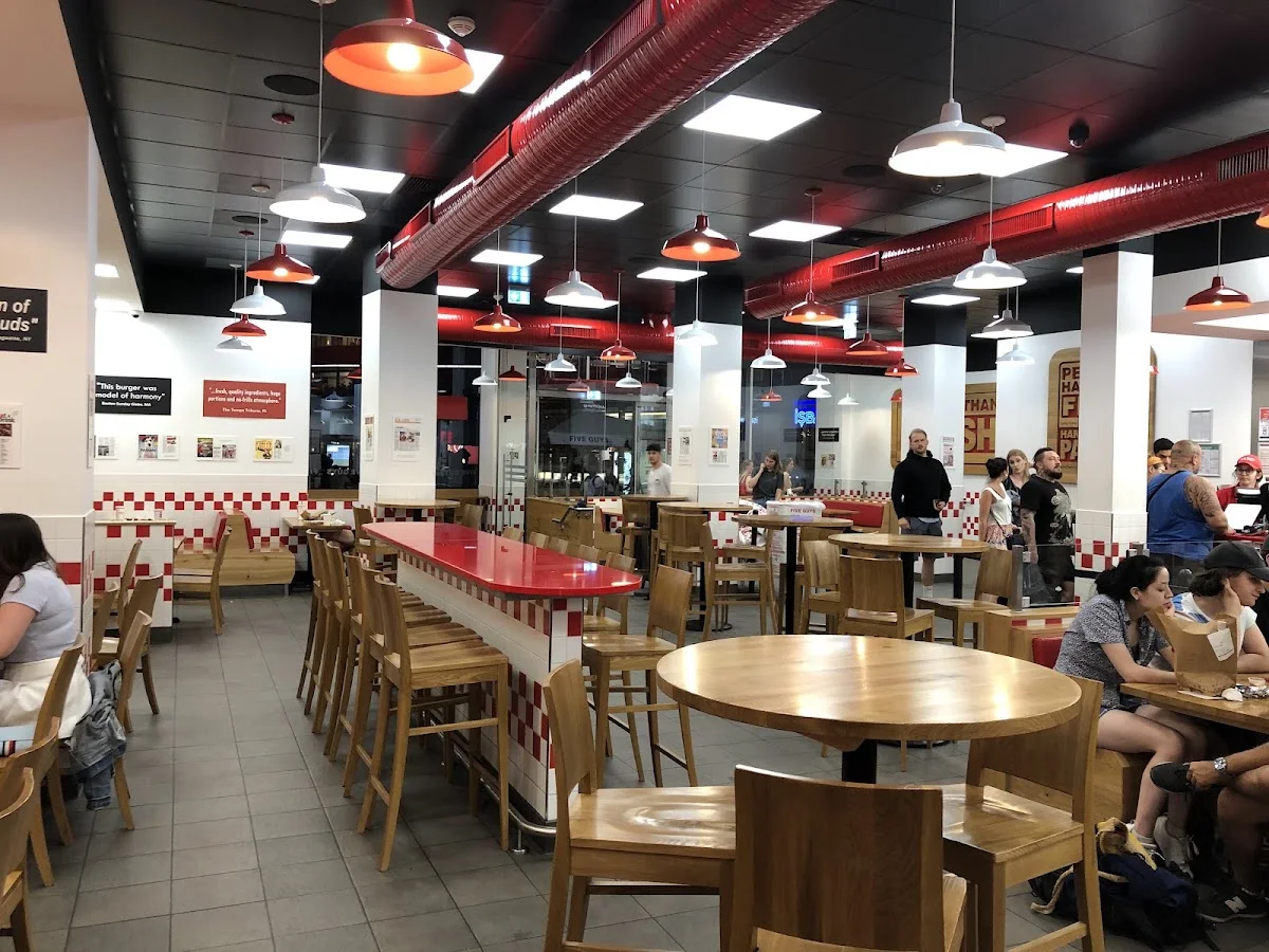 Five Guys Frankfurt Zeil – Atmosphäre in Frankfurt am Main, Hessen