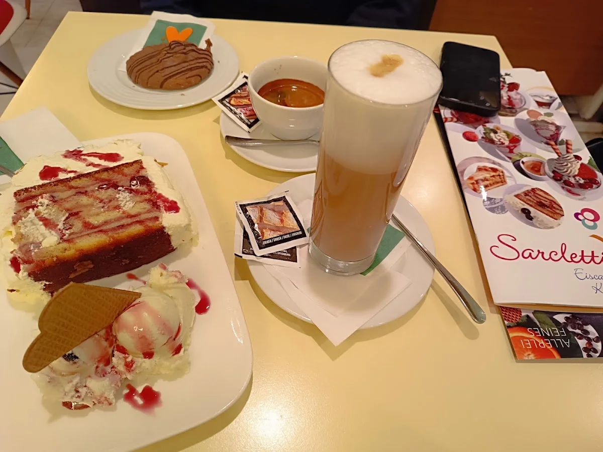 Eiscafé Sarcletti – Kaffeekuchen in München, Bayern