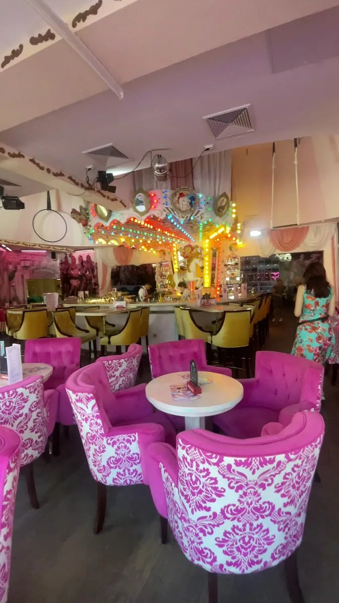 Wilde Matilde Deutsches Restaurant Cafe´ Bar und Variete – Café in Berlin