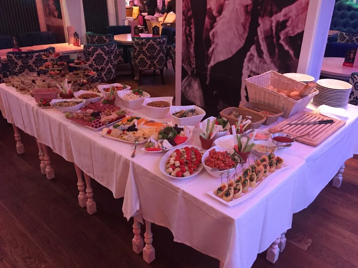 Wilde Matilde Deutsches Restaurant Cafe´ Bar und Variete – Essen und Trinken in Berlin
