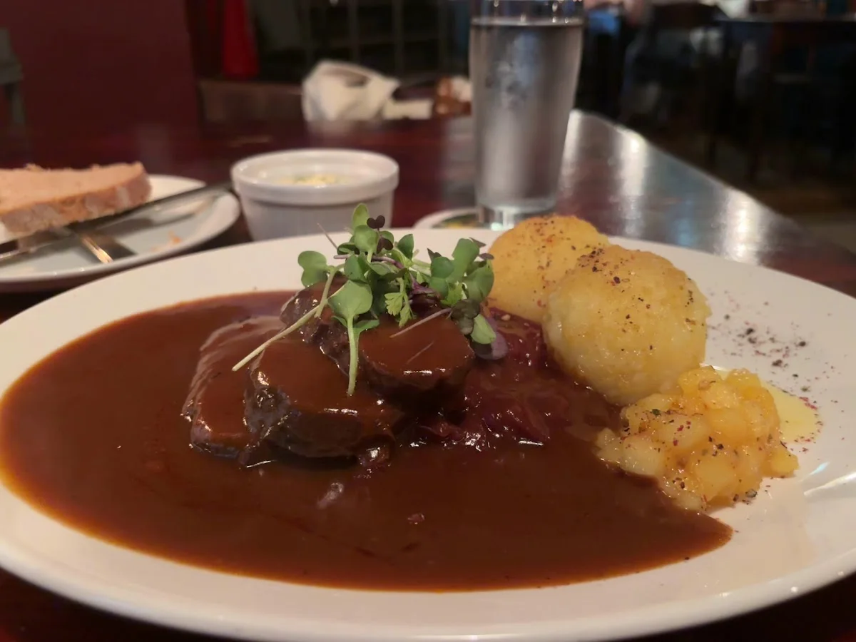 Wirtshaus Max und Moritz – Sauerbraten in Berlin