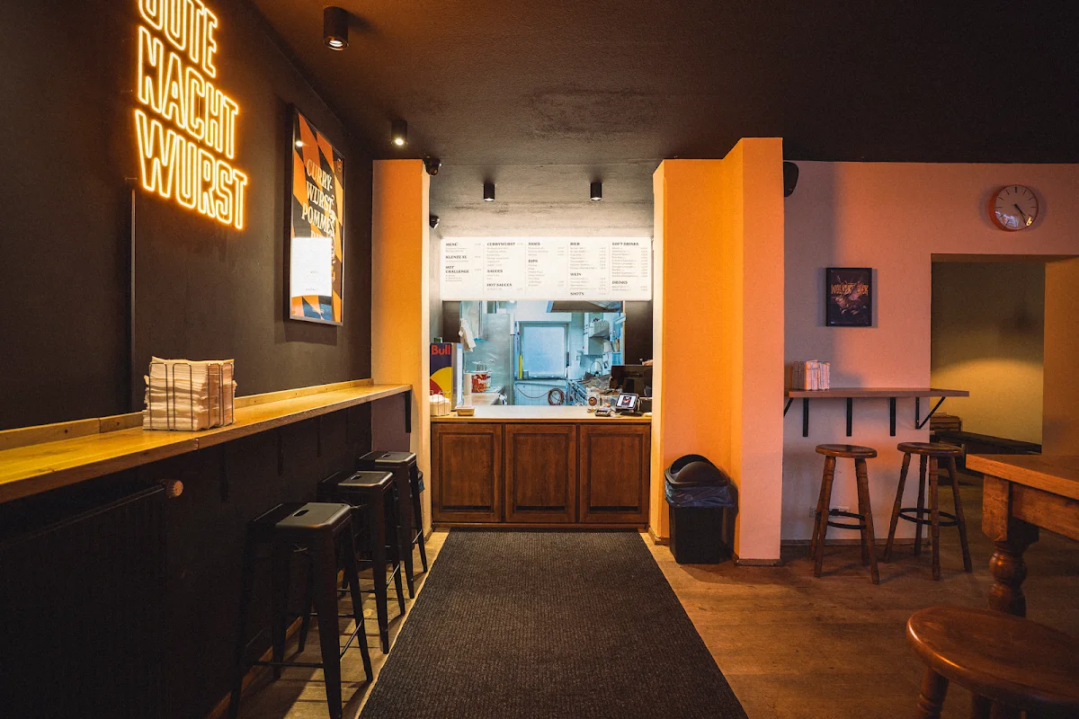Restaurant Gute Nacht Wurst – Bar in München, Bayern
