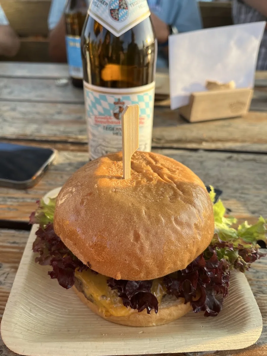Munich Beach Resort – Hamburger in Oberschleißheim, Bayern