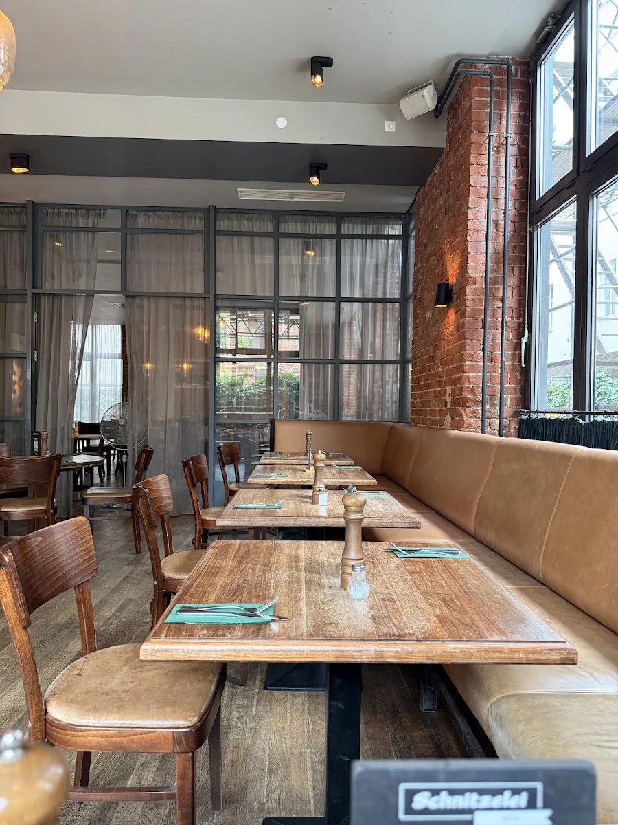 Schnitzelei Mitte – Atmosphäre in Berlin