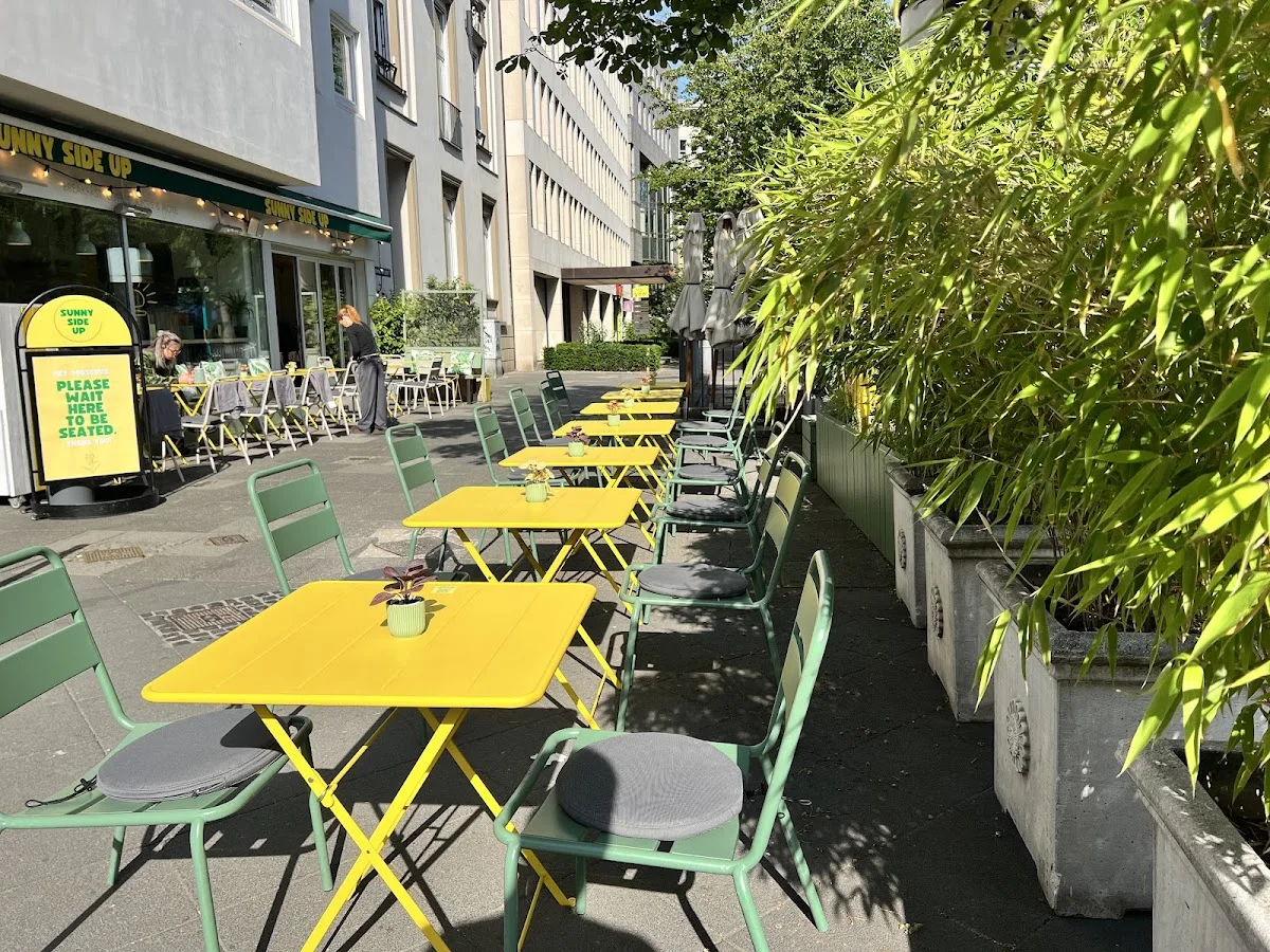 Sunny Side Up Westend – Atmosphäre in Frankfurt am Main, Hessen