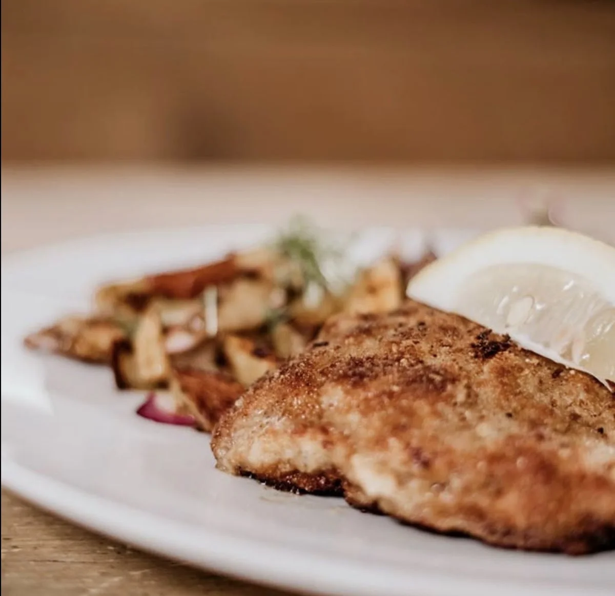 Bio Restaurant Land.Luft Leberfing am Biohof – Schnitzel in Roßbach, Bayern