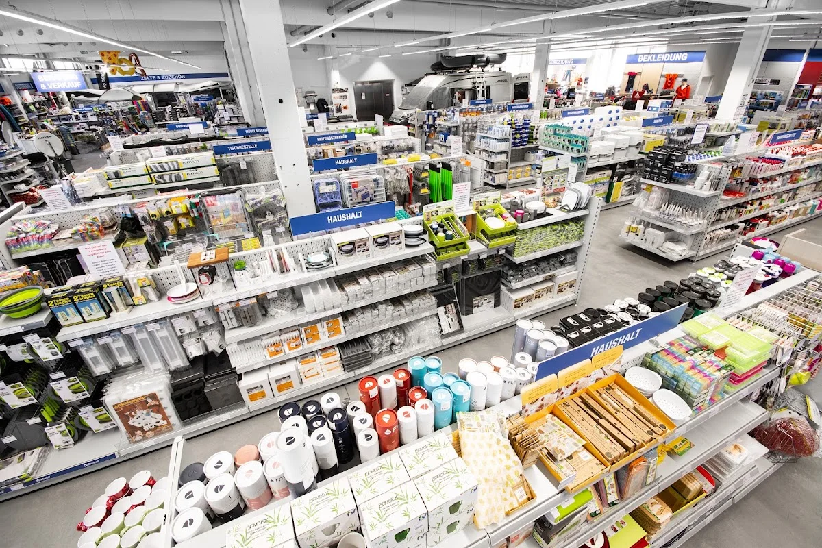 Freistaat MEGA STORE – Innenansichten in Sulzemoos, Bayern