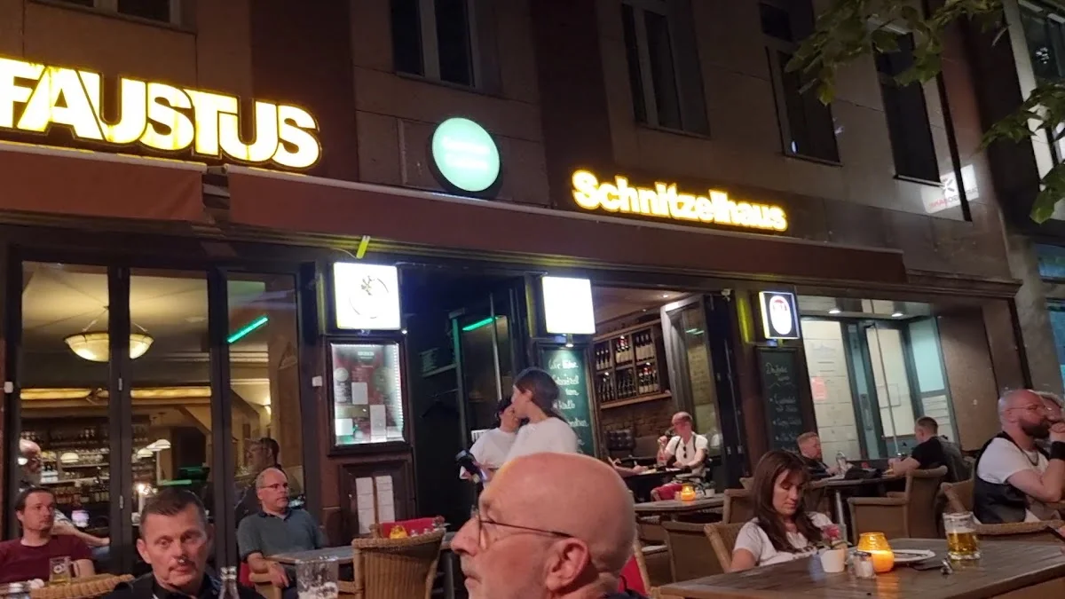 FAUSTUS SCHNITZELHAUS – Atmosphäre in Berlin