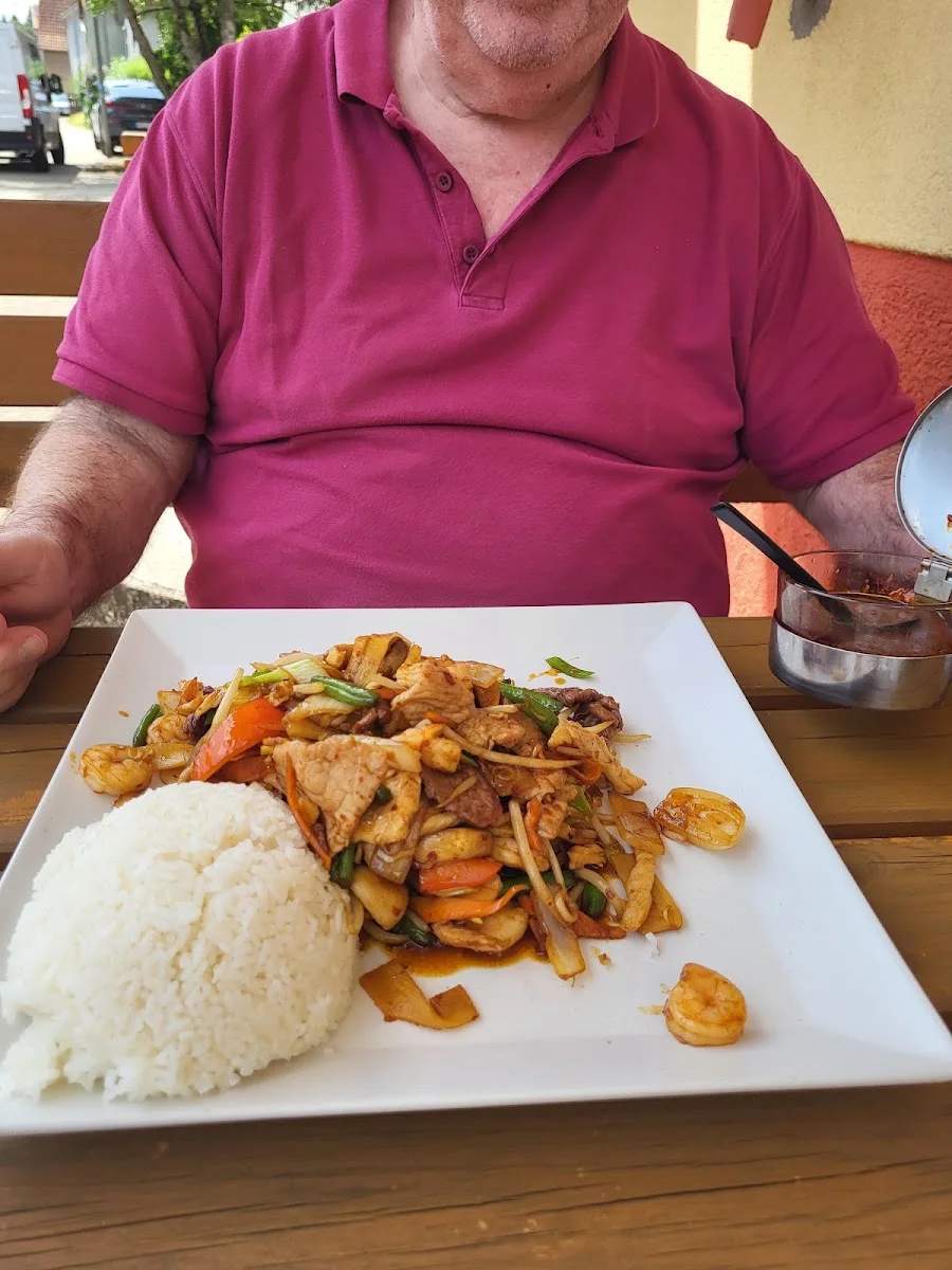 Asia Wok – Cashew-Chicken in Karlsbad, Baden-Württemberg