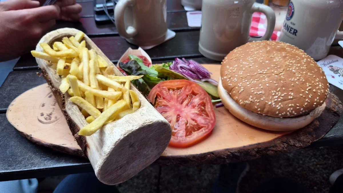 Die Waldeslust * Bar * Brasserie * Biergarten – Bayerisches Restaurant in Unterhaching, Bayern