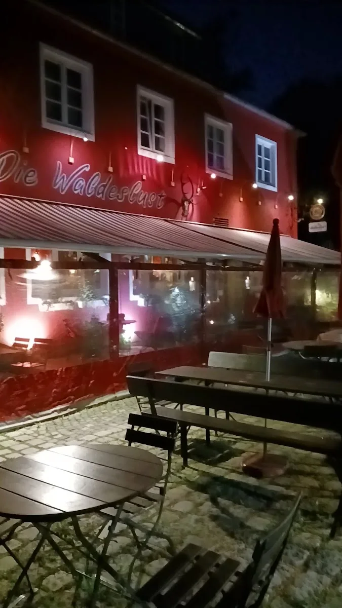 Die Waldeslust * Bar * Brasserie * Biergarten – Atmosphäre in Unterhaching, Bayern