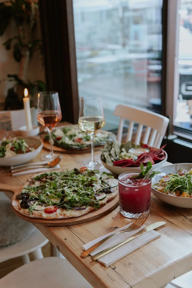Botanista Café Club – Essen und Trinken in München, Bayern