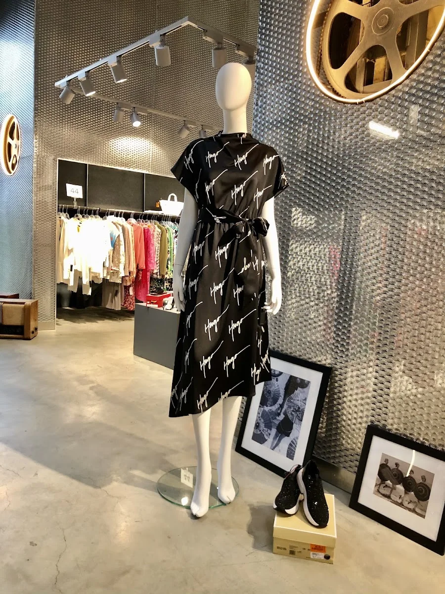 Krause A4 Outlet – Kleid in Niederzier, Nordrhein-Westfalen