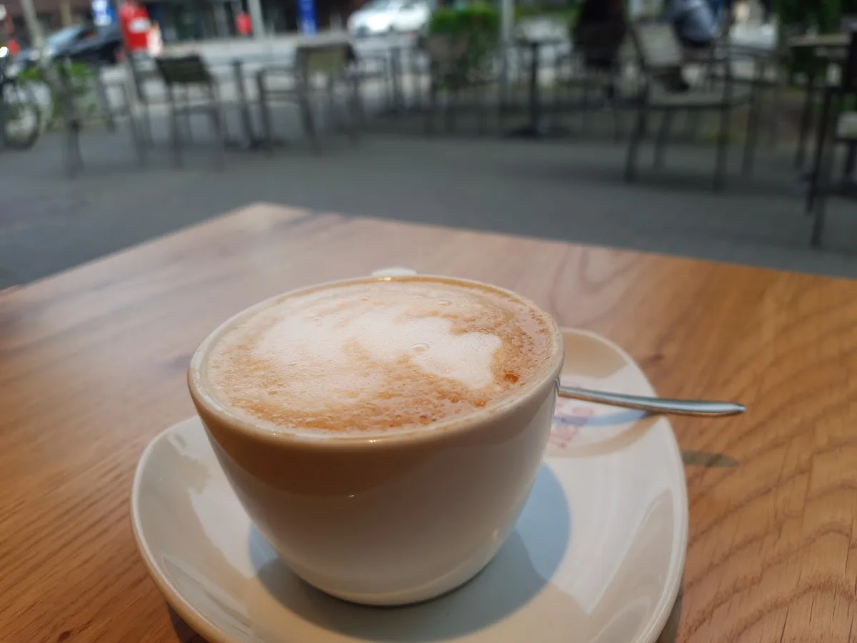 Caglar Bäckerei Rothenburgsort – Cappuccino in Hamburg