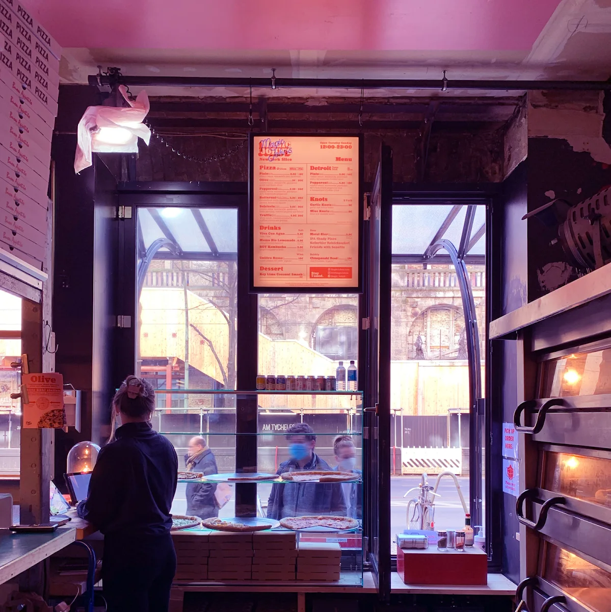 Magic John’s Pizza – Atmosphäre in Berlin