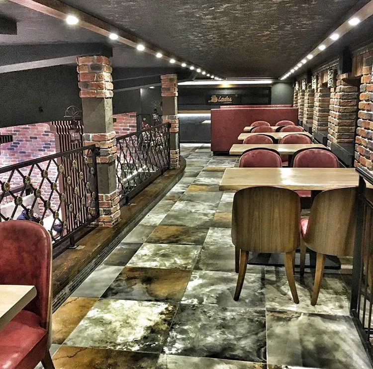 Lades Holzkohlegrill Restaurant Hamburg – Atmosphäre in Hamburg