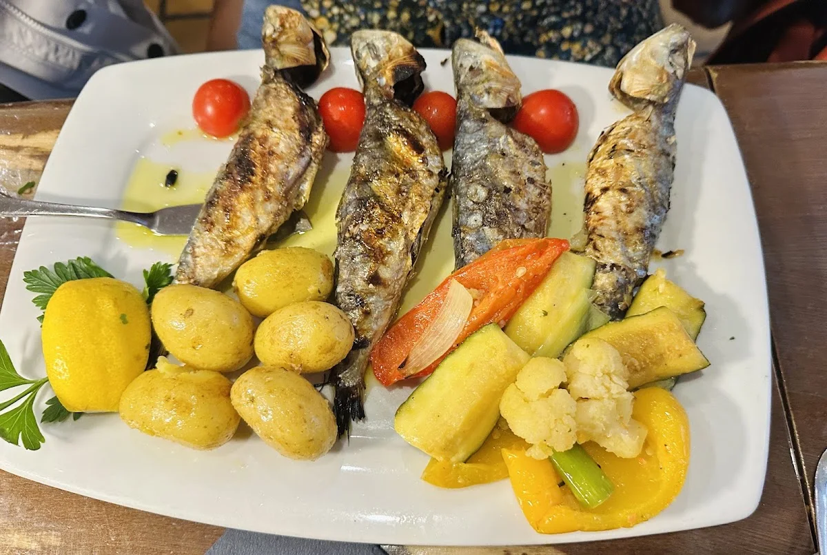 Restaurant Praça de Coimbra – Essen und Trinken in Hamburg
