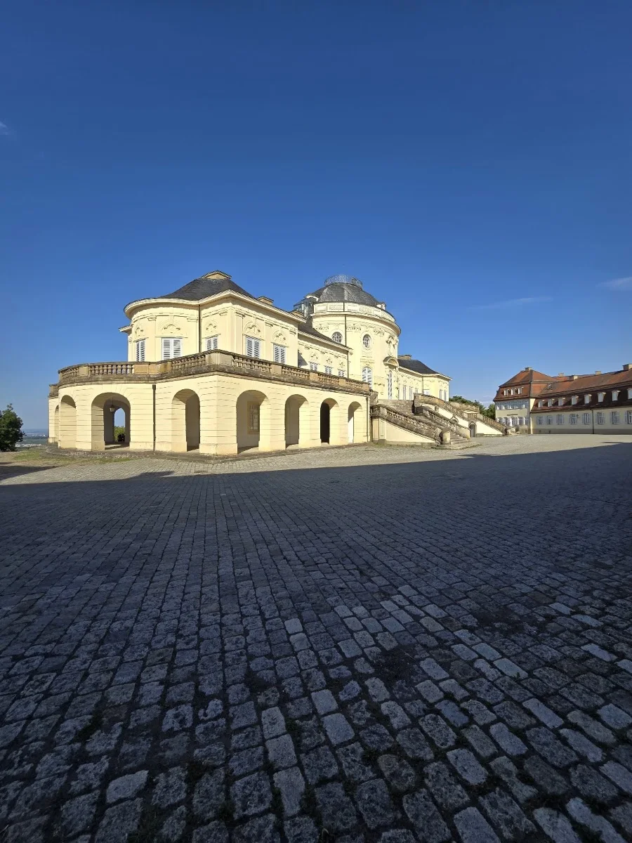 Schloss Solitude – Sehenswürdigkeit in Stuttgart, Baden-Württemberg