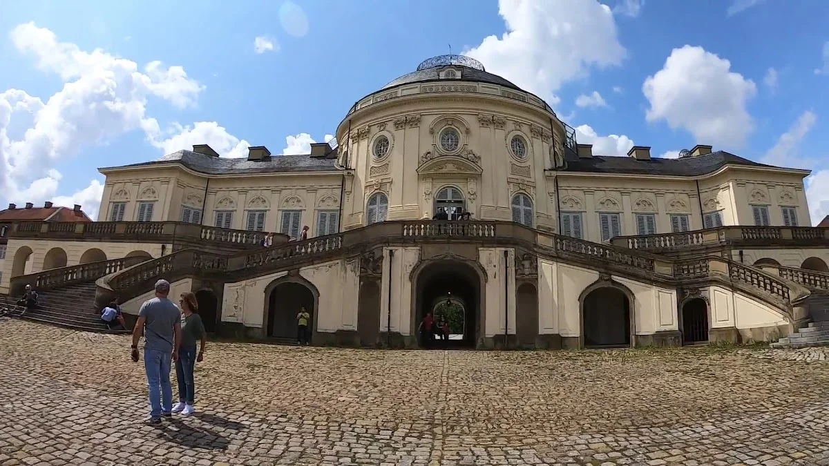 Schloss Solitude – Sehenswürdigkeit in Stuttgart, Baden-Württemberg