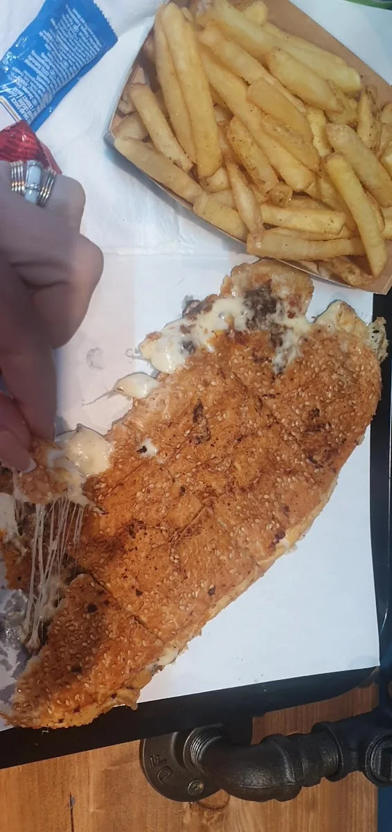 Latakia Snacks – Pommes frites in Berlin