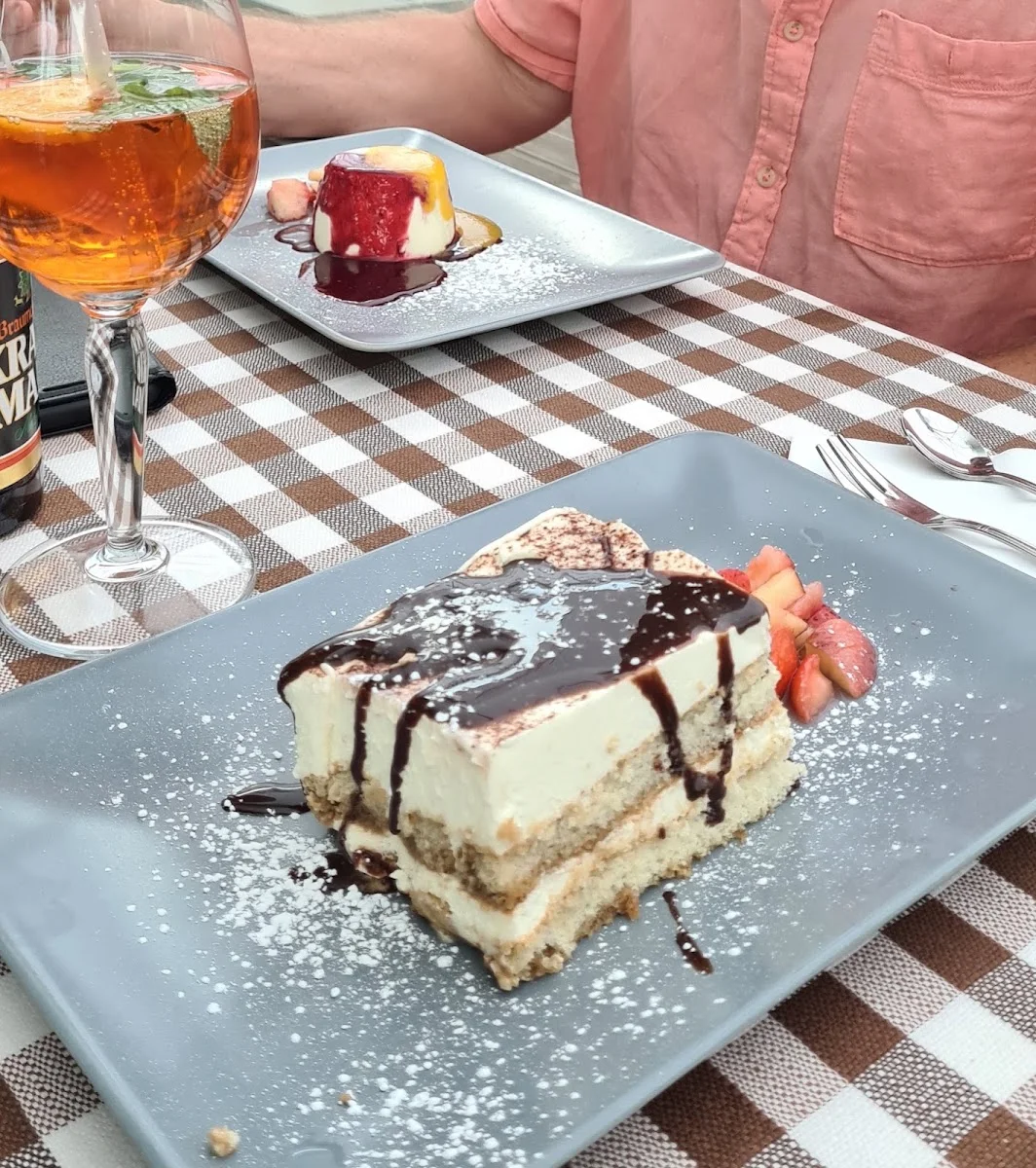 Restaurant Bella Vista Havel – Tiramisu in Hohen Neuendorf, Brandenburg