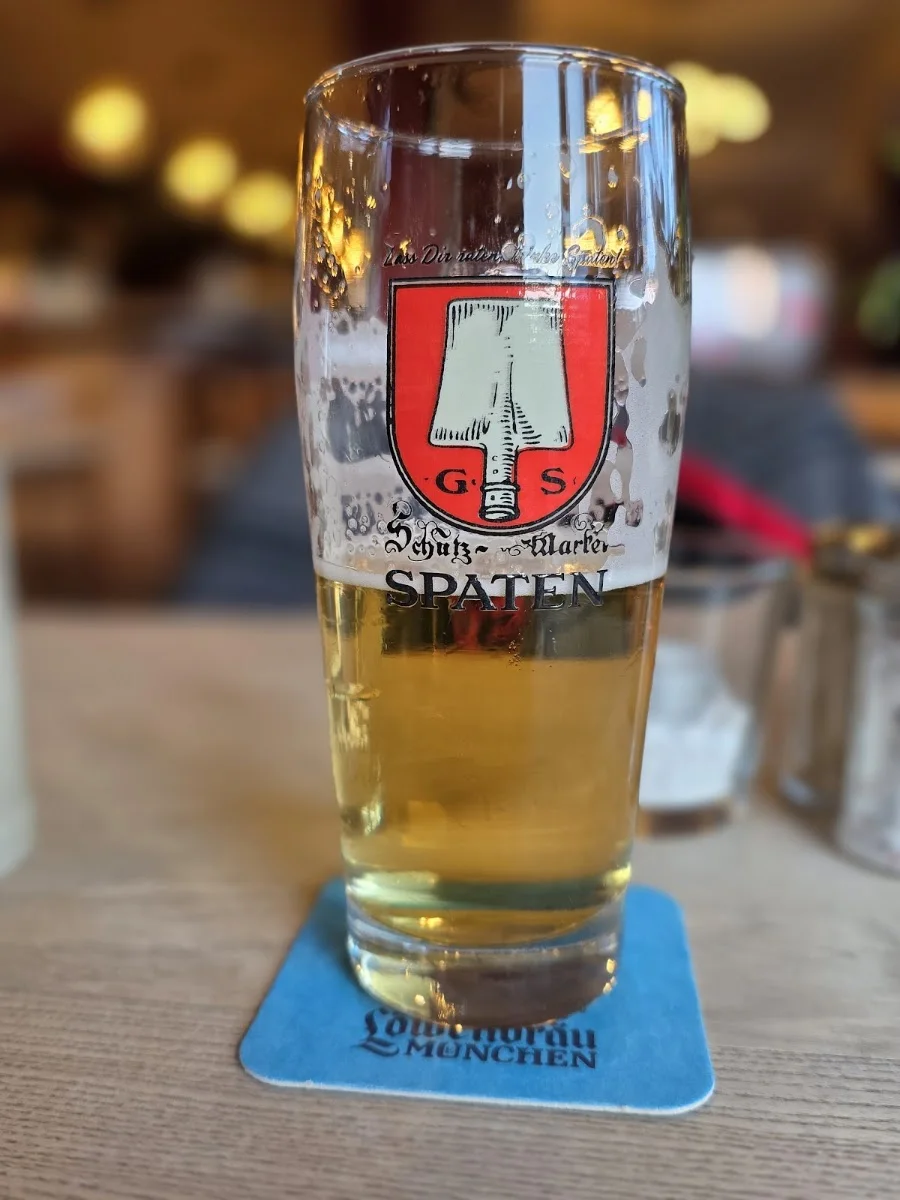 Lohengrins Wirtshaus und Bar – Bier in München, Bayern