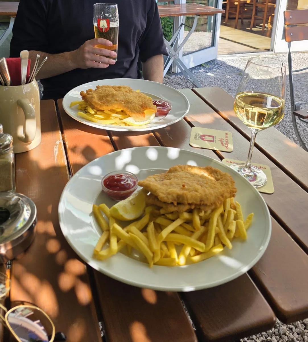 Lohengrins Wirtshaus und Bar – Schnitzel in München, Bayern