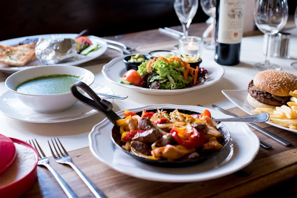 Dillinger Chicago Bar'n Grill – Essen und Trinken in München, Bayern