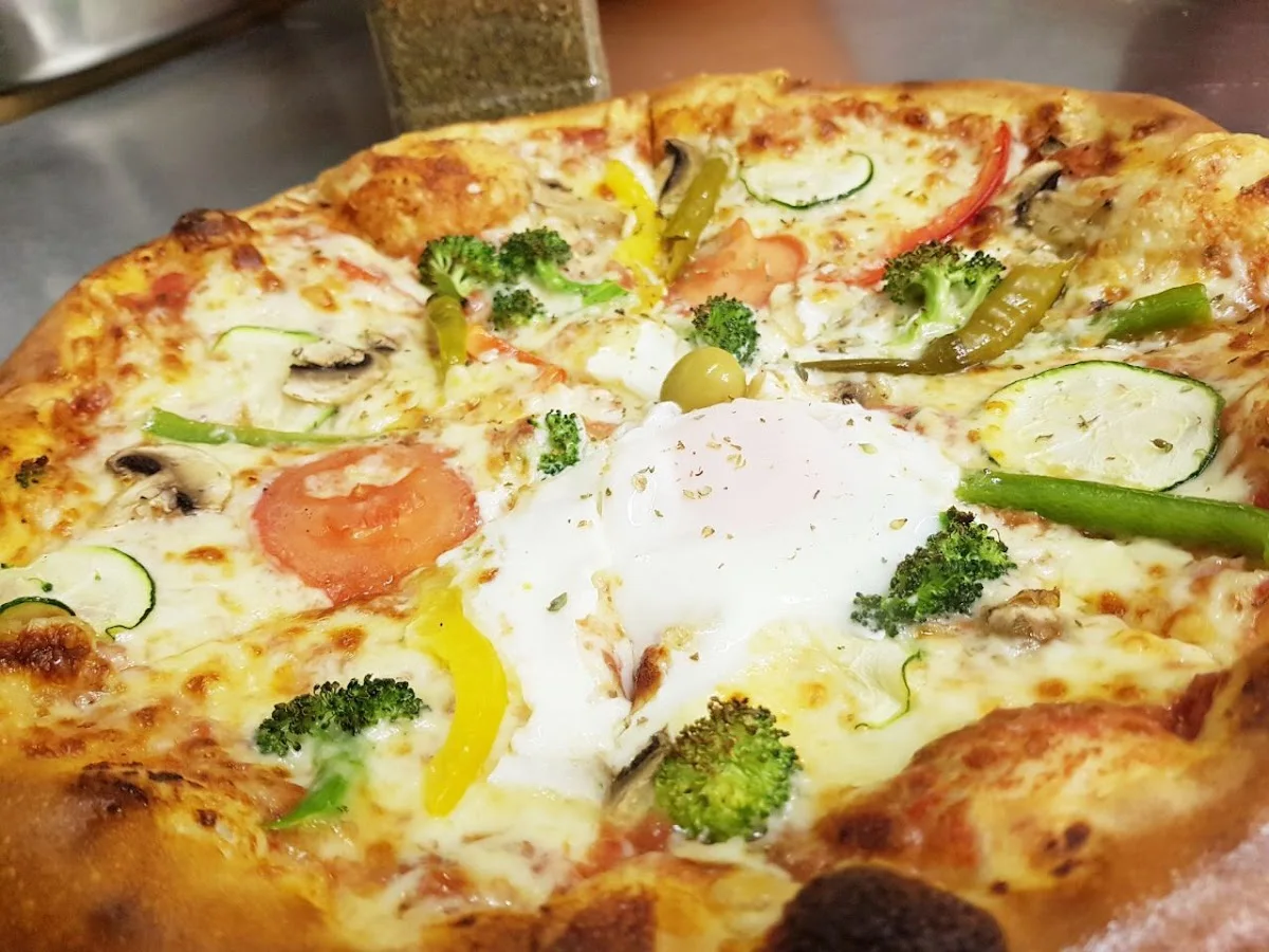 Restaurant Una – Pizza in München, Bayern