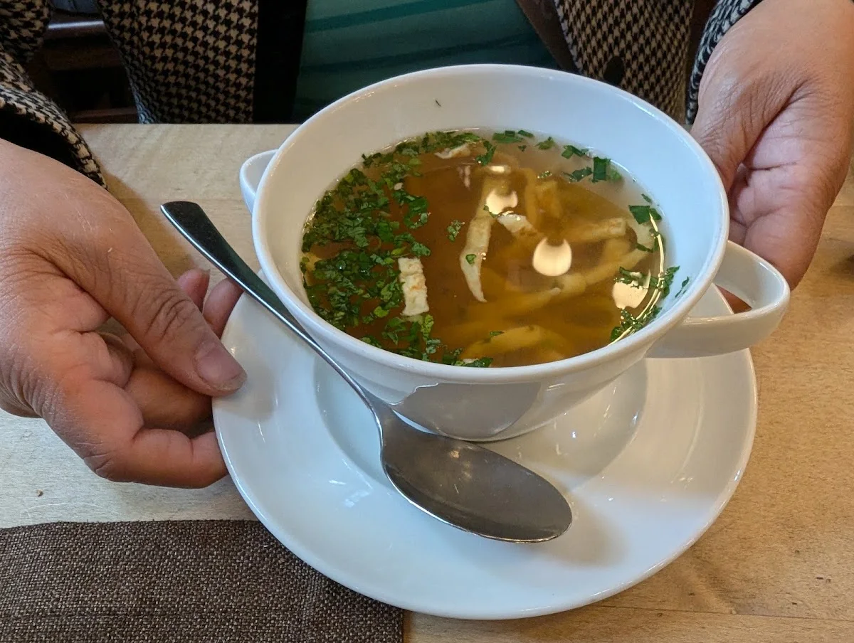 Augustiner Klosterwirt – Hühnersuppe in München, Bayern