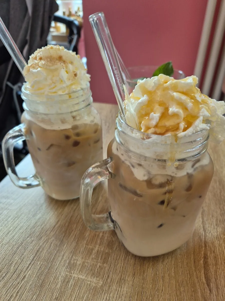TRUCYS Café BREAKFAST TAPAS Winterhuder Weg – Eiskaffee in Hamburg