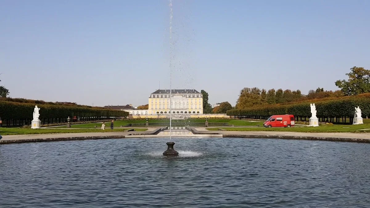 Schlösser Brühl - UNESCO-Welterbe Schloss Augustusburg und Falkenlust – Museum in Brühl, Nordrhein-Westfalen
