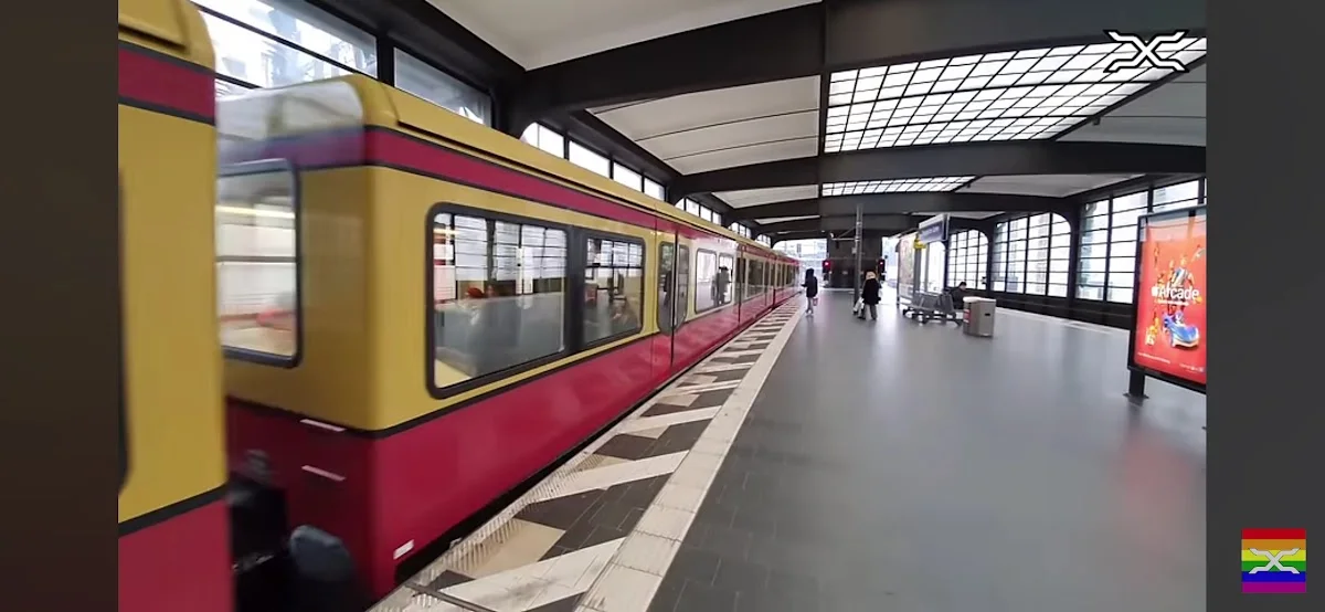 S-Bahn Kundenzentrum Ostbahnhof – Videolar in Berlin