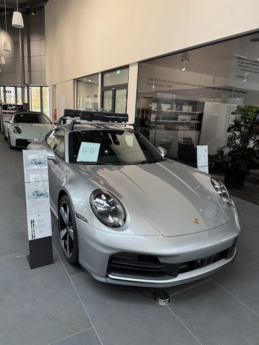 Porsche Zentrum Stuttgart – Innenansichten in Stuttgart Zuffenhausen, Baden-Württemberg