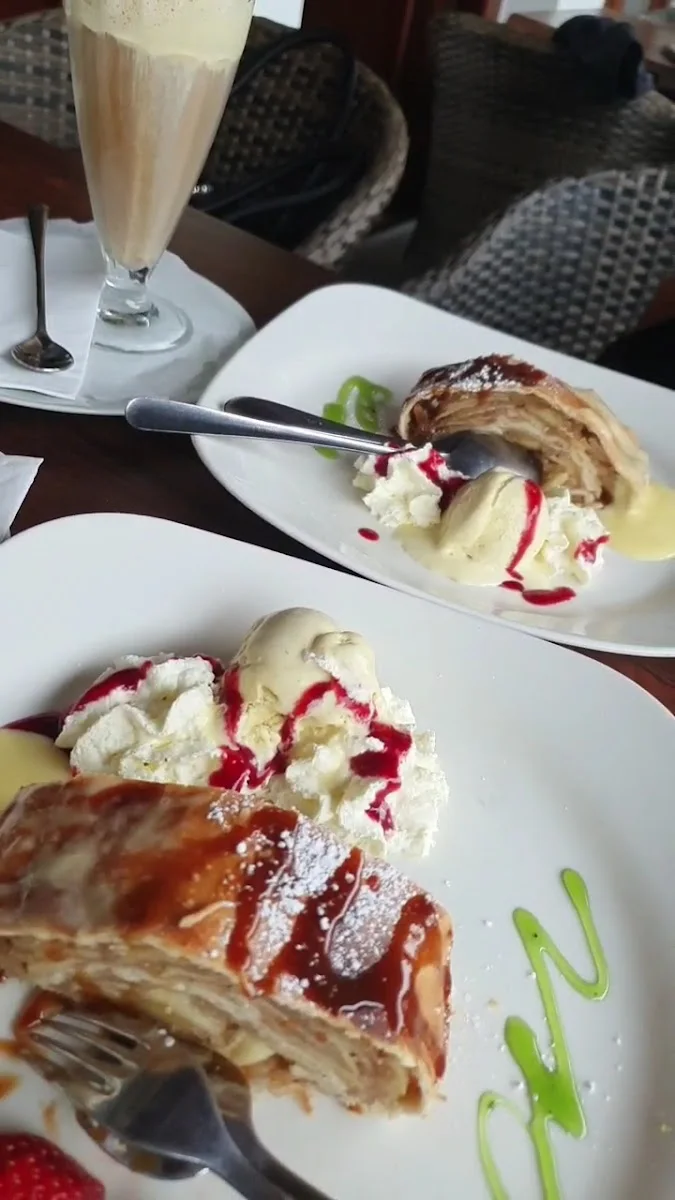 Kroatisches & Internationales Restaurant Slavia – Mediterranes Restaurant in Köln, Nordrhein-Westfalen