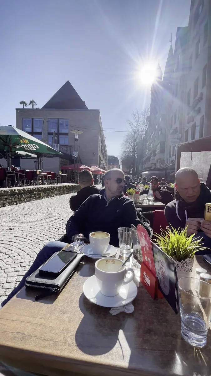 Kroatisches & Internationales Restaurant Slavia – Atmosphäre in Köln, Nordrhein-Westfalen