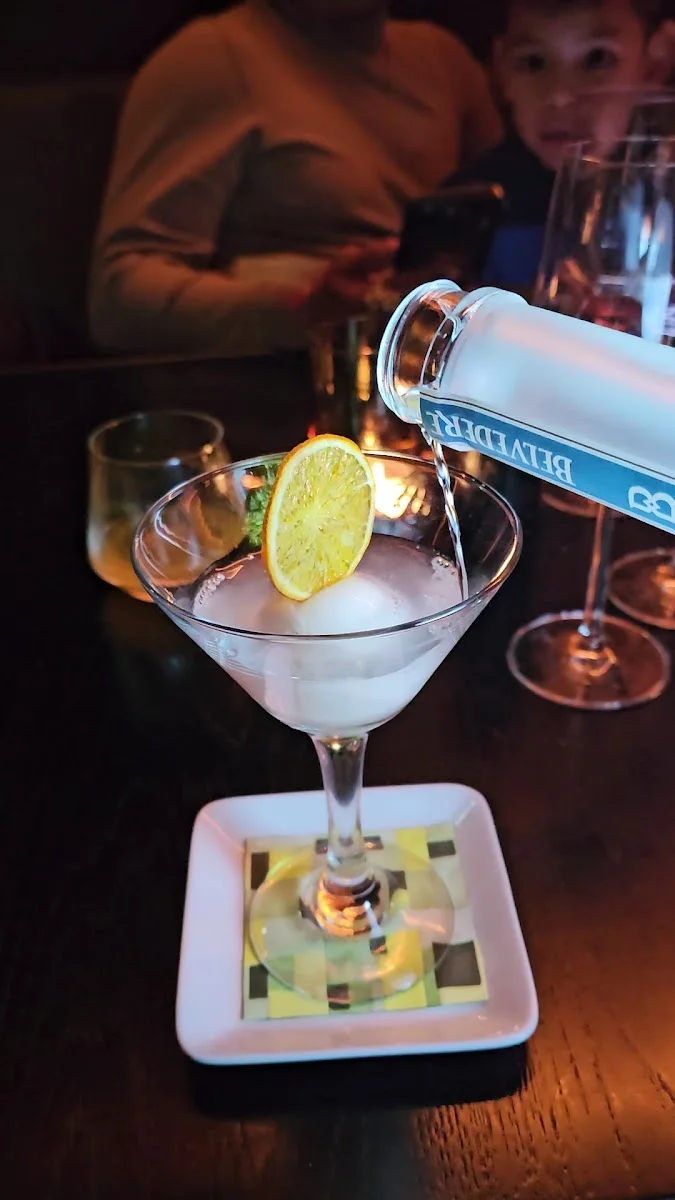 [m]eatery restaurant & botanist bar Hamburg – Restaurant in Hamburg
