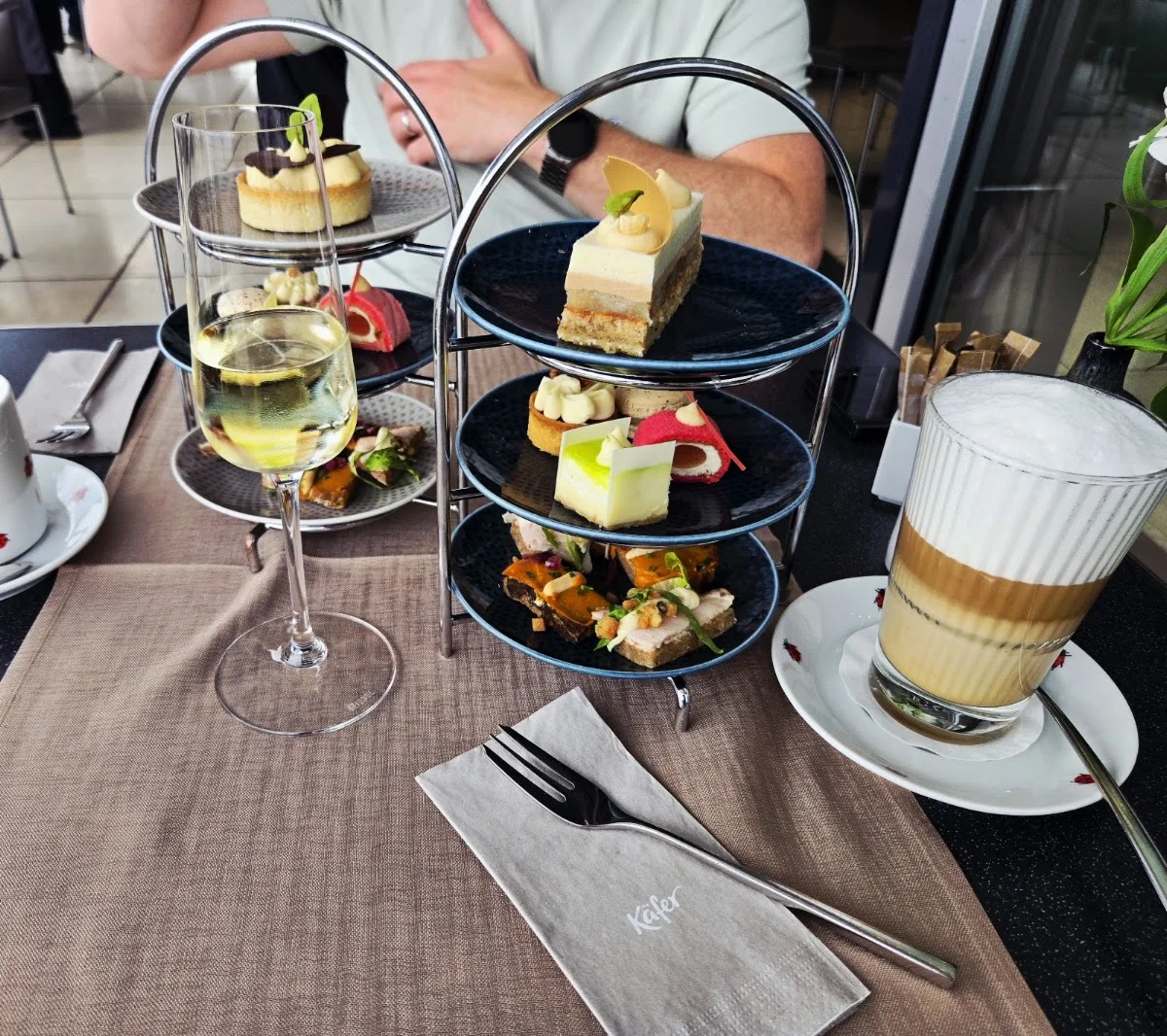 Käfer DACHGARTEN-RESTAURANT im Deutschen Bundestag – Essen und Trinken in Berlin