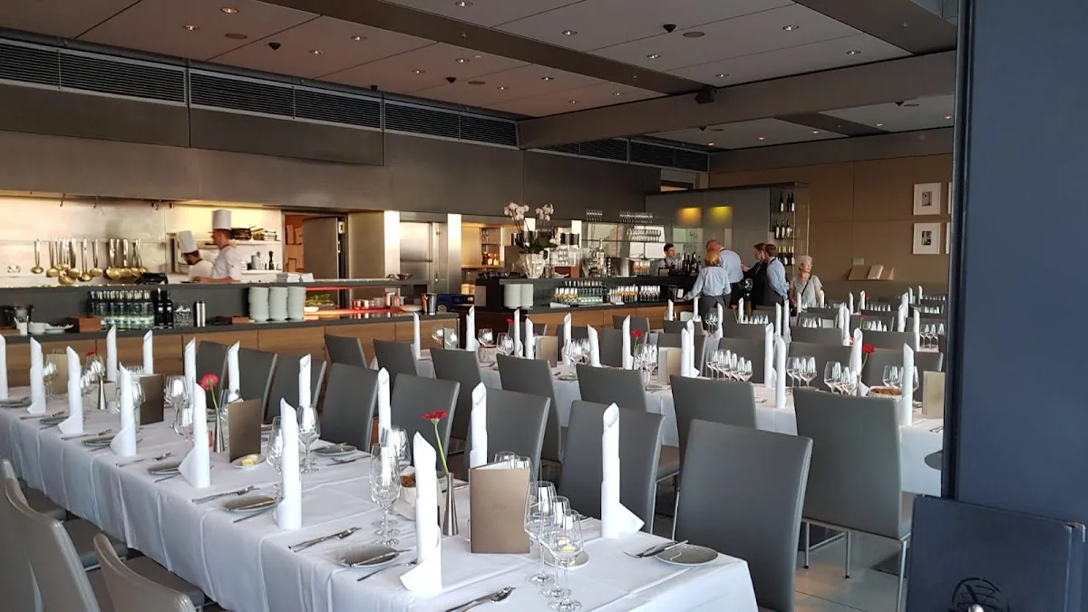 Käfer DACHGARTEN-RESTAURANT im Deutschen Bundestag – Atmosphäre in Berlin