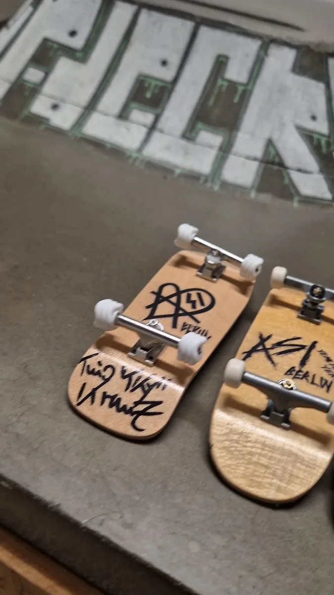 ASI Berlin Fingerboard Shop – Besucherfoto: HROM Blinov in Berlin