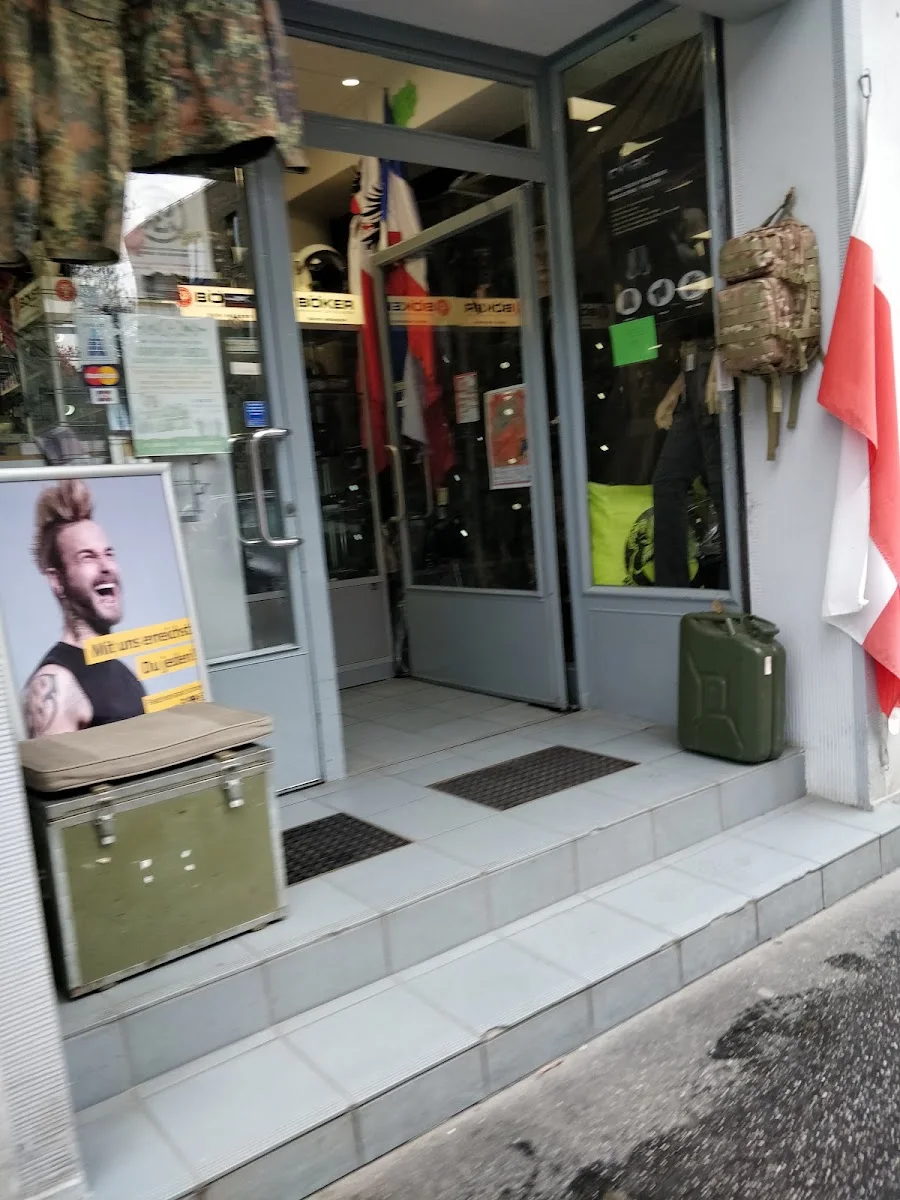 AMOCS Armyshop Lübeck – Innenansichten in Lübeck, Schleswig-Holstein