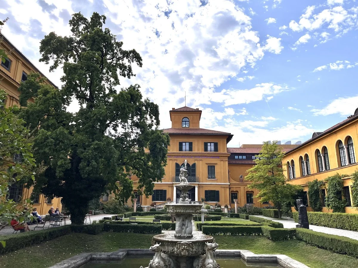 Städtische Galerie im Lenbachhaus und Kunstbau München – Sehenswürdigkeit in München, Bayern