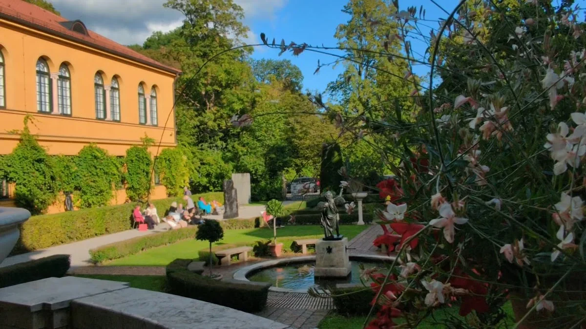 Städtische Galerie im Lenbachhaus und Kunstbau München – Sehenswürdigkeit in München, Bayern