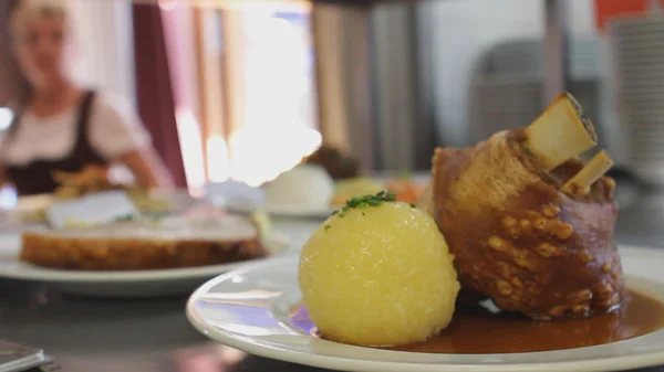 Schweizer Hof – Essen und Trinken in München, Bayern