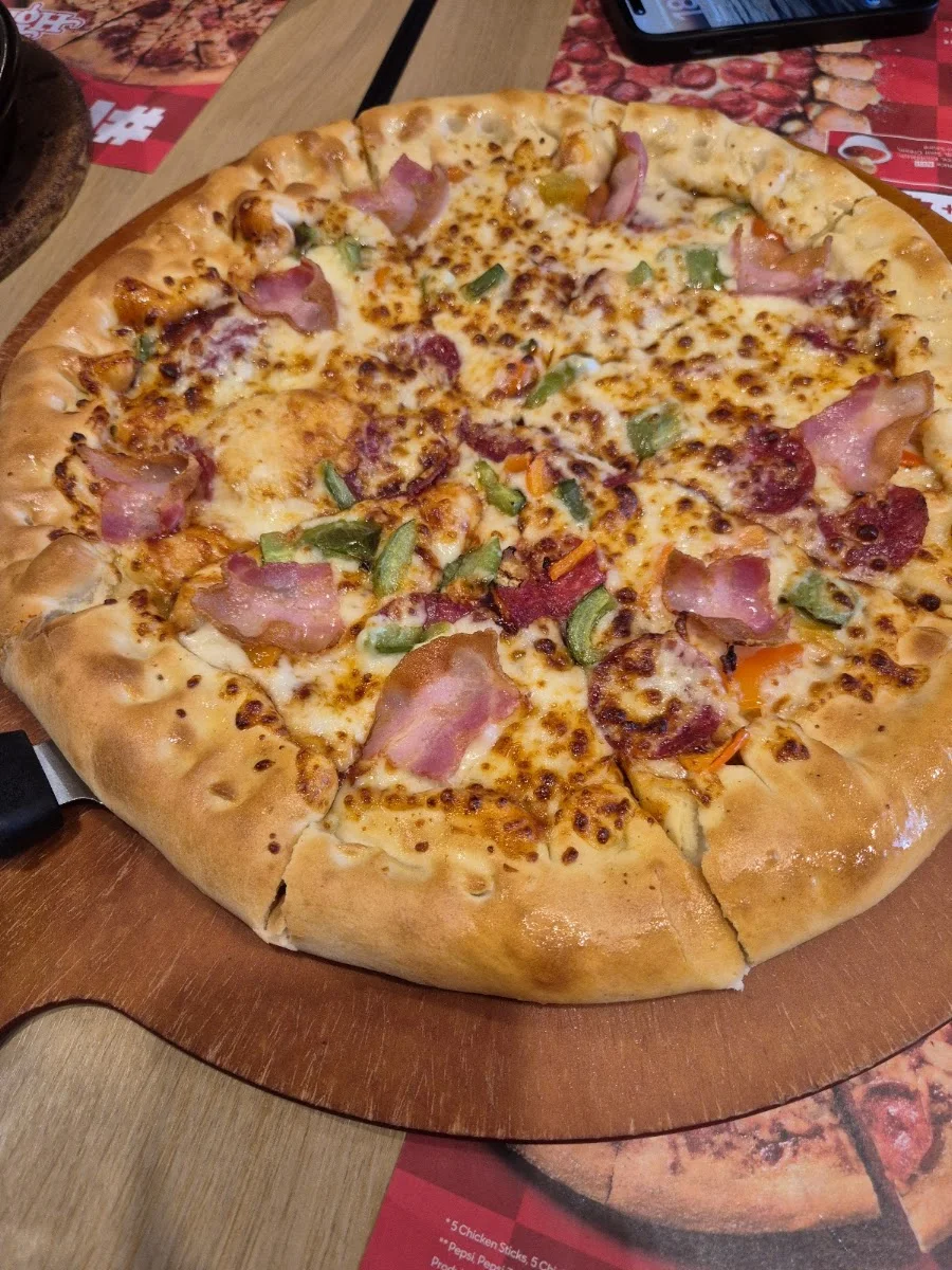 Pizza Hut Restaurant am Stachus – Essen und Trinken in München, Bayern