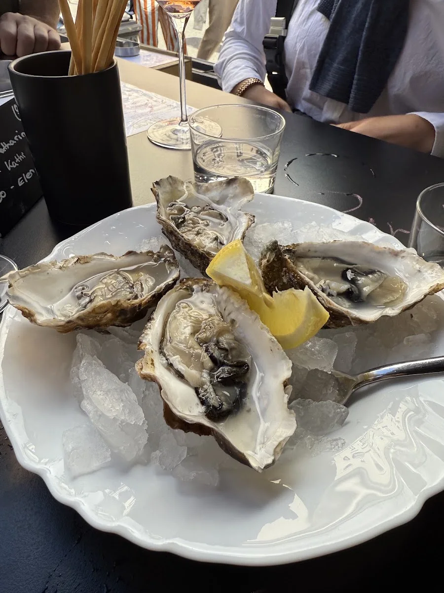 Max & Moritz Weinbar (Viktualienmarkt) – Austern in München, Bayern