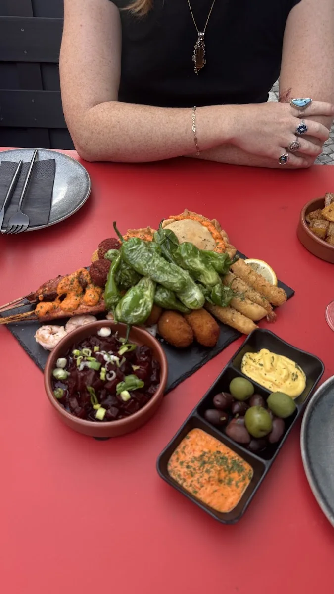 Dirty Rose - Spanish Tapas- & Cocktailbar – Bar in Berlin