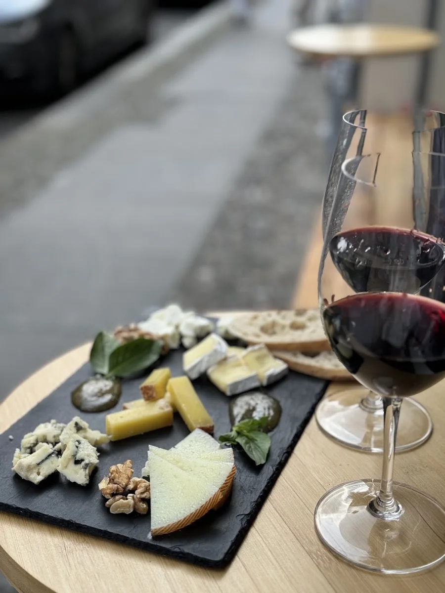 Dirty Rose - Spanish Tapas- & Cocktailbar – Essen und Trinken in Berlin